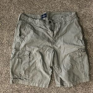 Men’s gray shorts